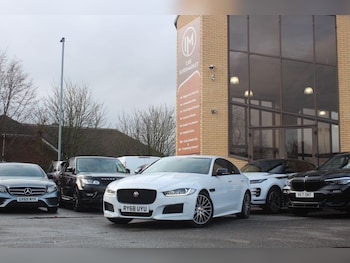 Used Jaguar XE 2019 for sale - 76781468: Photo