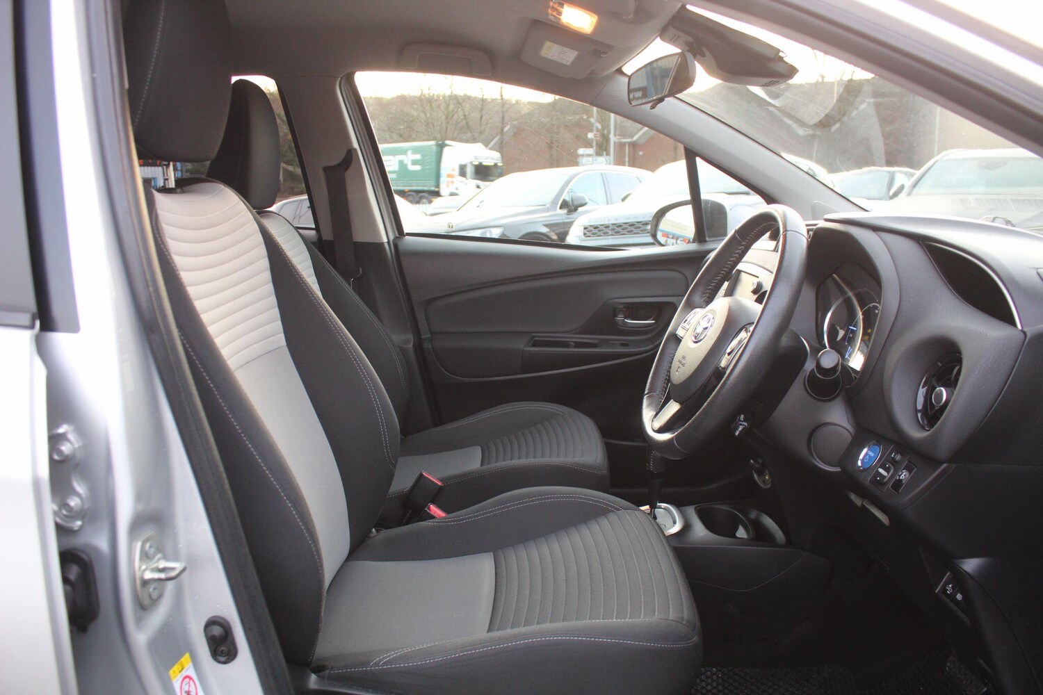 Used Toyota Yaris 2018 for sale - 76936702: Photo 26