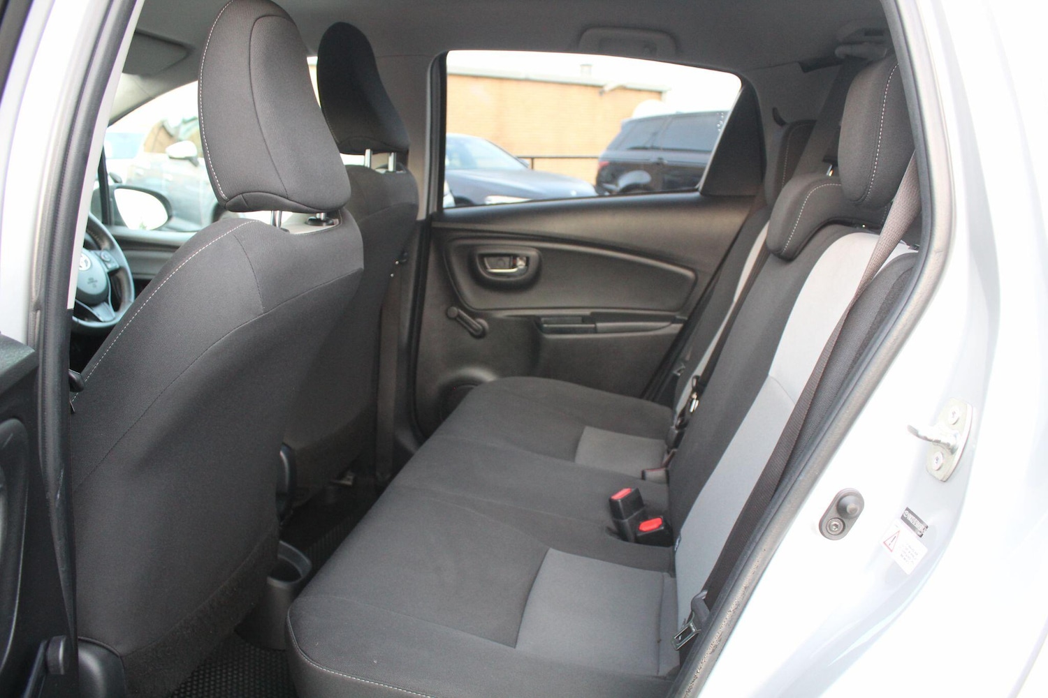 Used Toyota Yaris 2018 for sale - 76936702: Photo 35