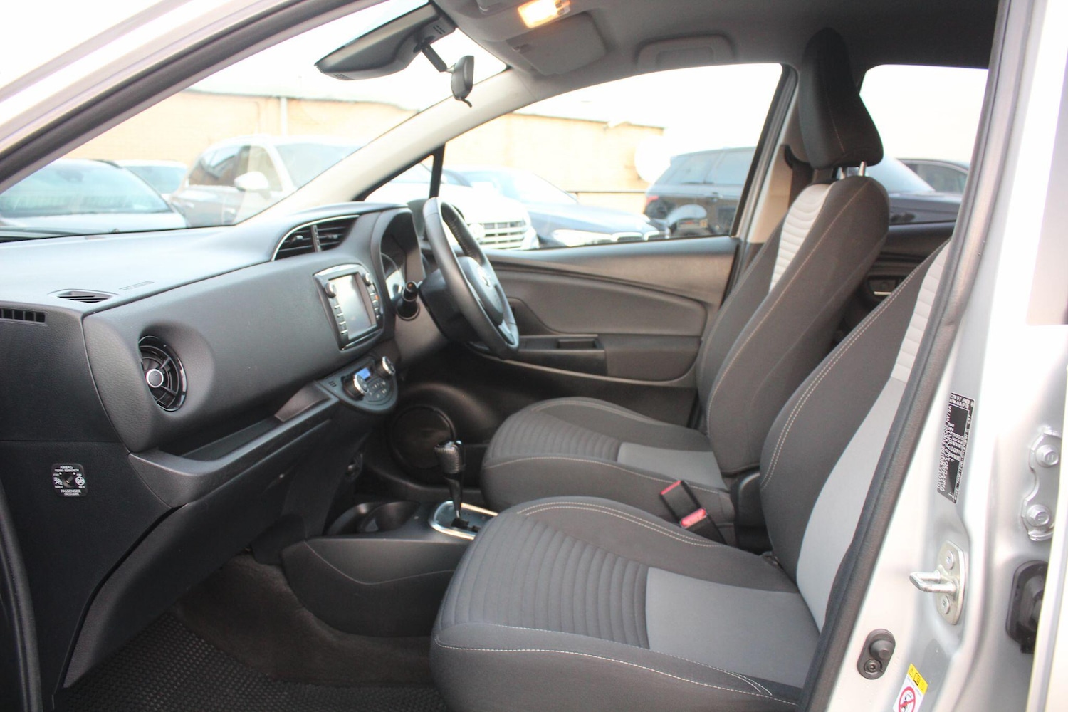 Used Toyota Yaris 2018 for sale - 76936702: Photo 37