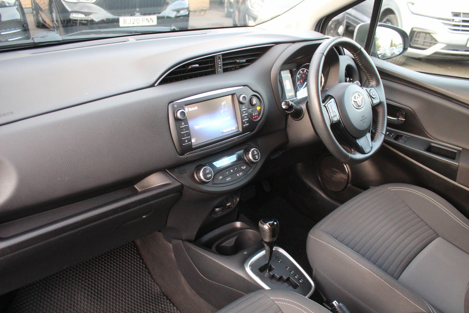 Used Toyota Yaris 2018 for sale - 76936702: Photo 38