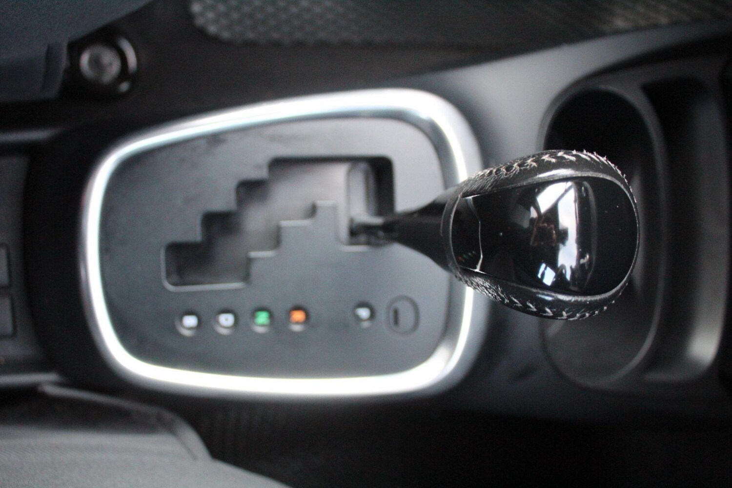 Used Toyota Yaris 2018 for sale - 76936702: Photo 44