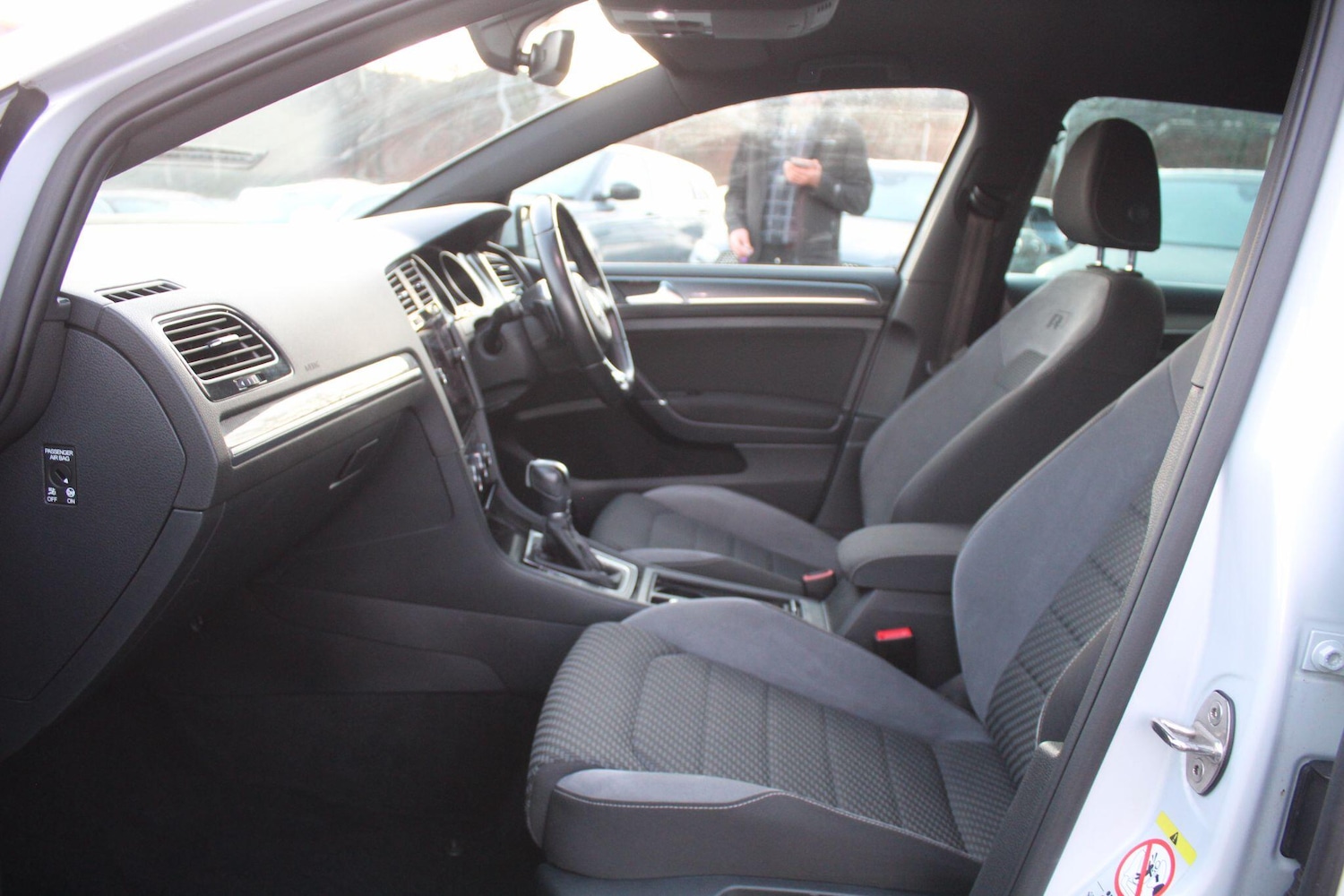 Used Volkswagen Golf 2018 for sale - 77015815: Photo 37