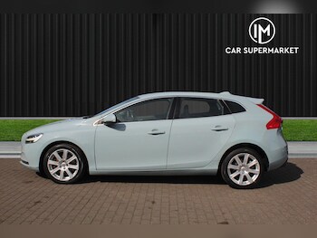 Used Volvo V40 2017 for sale - 76000975: Photo