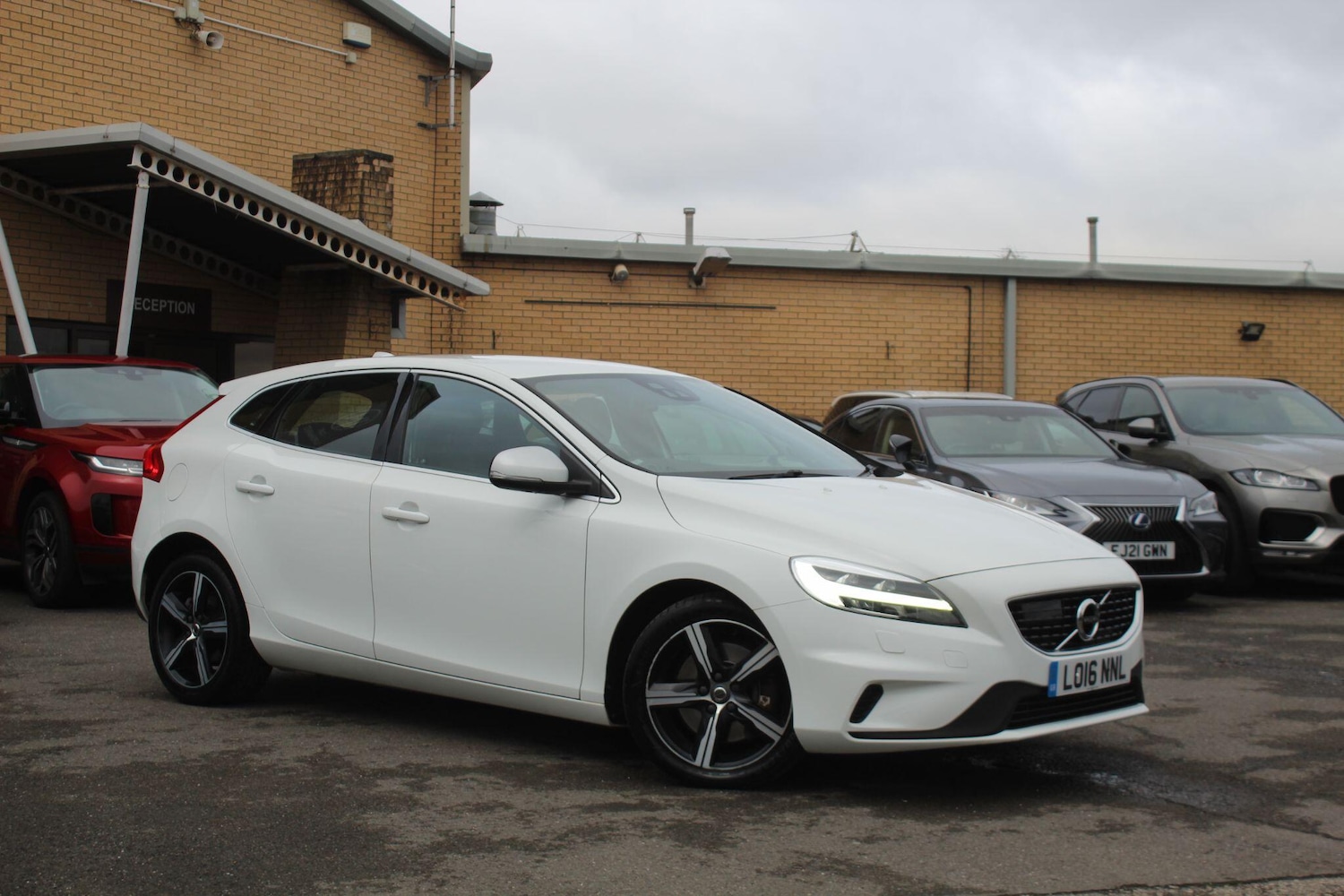 Used Volvo V40 2016 for sale - 76701597: Photo 3