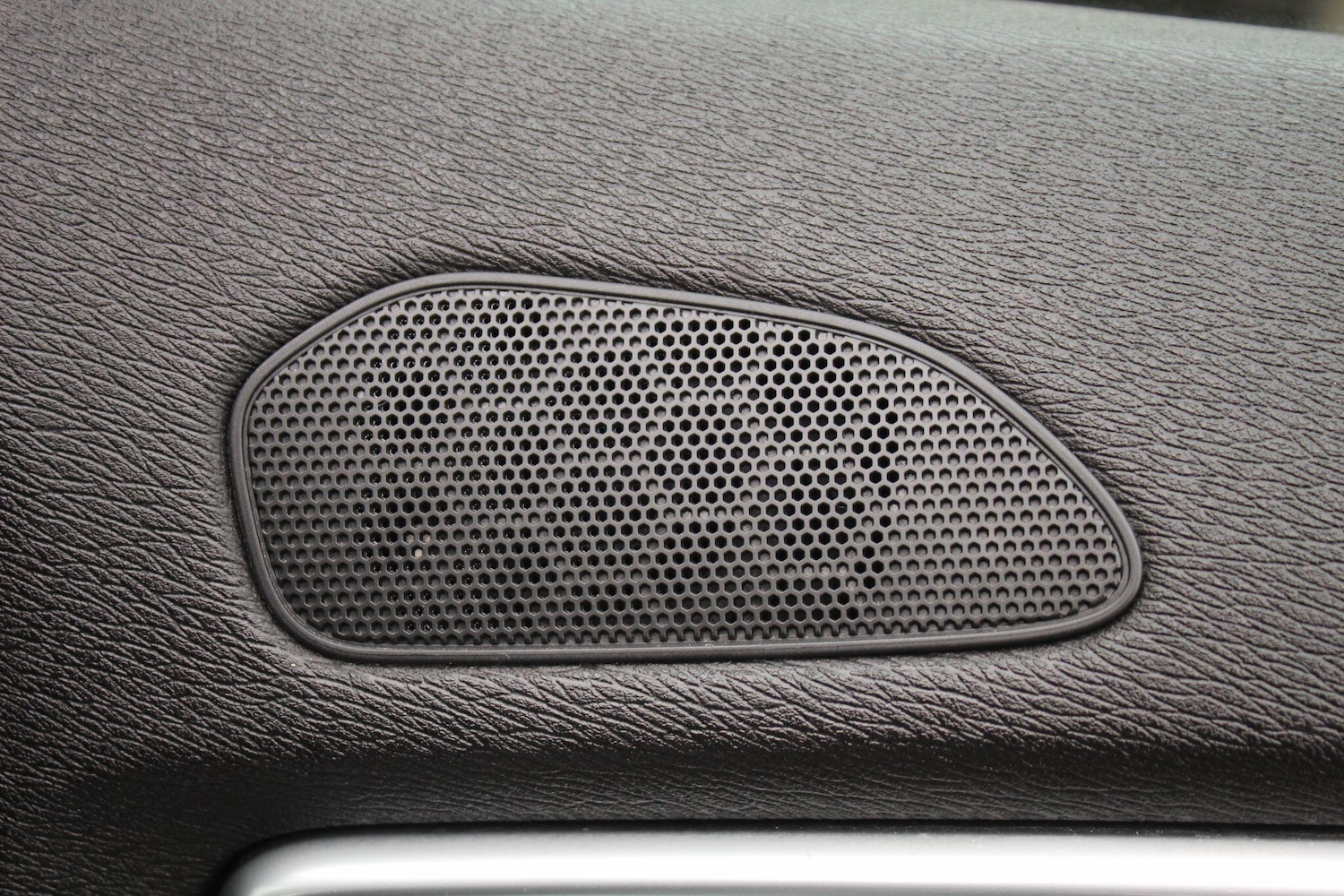 Used Volvo V40 2016 for sale - 76701597: Photo 34