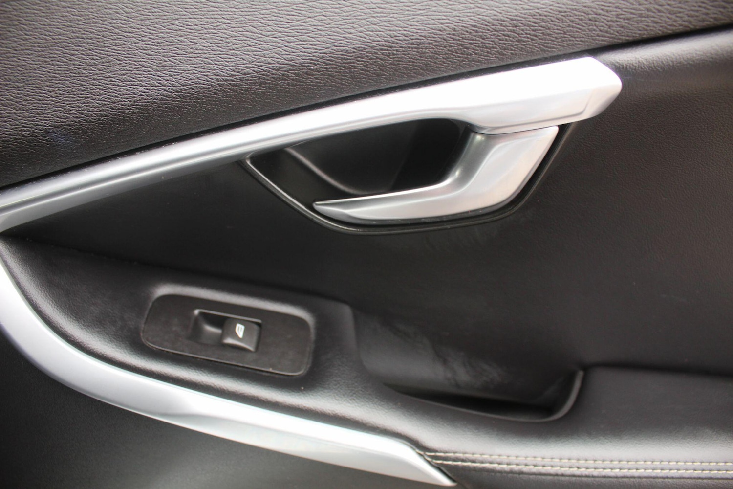 Used Volvo V40 2016 for sale - 76701597: Photo 35