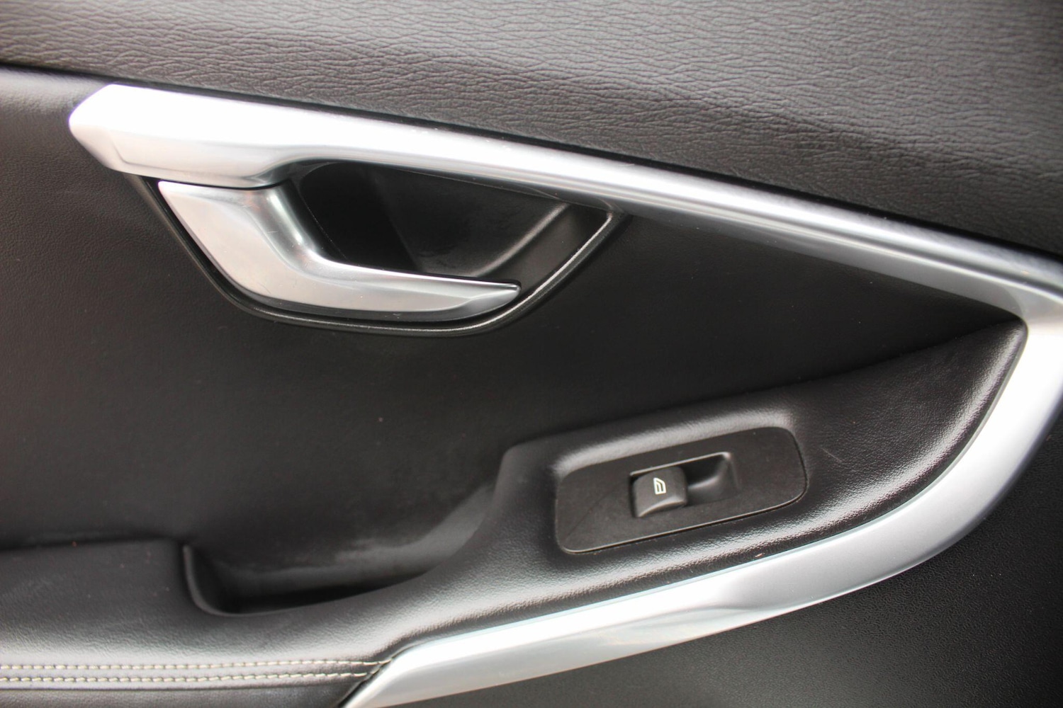 Used Volvo V40 2016 for sale - 76701597: Photo 36