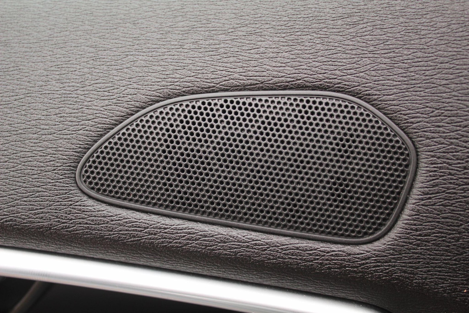 Used Volvo V40 2016 for sale - 76701597: Photo 37