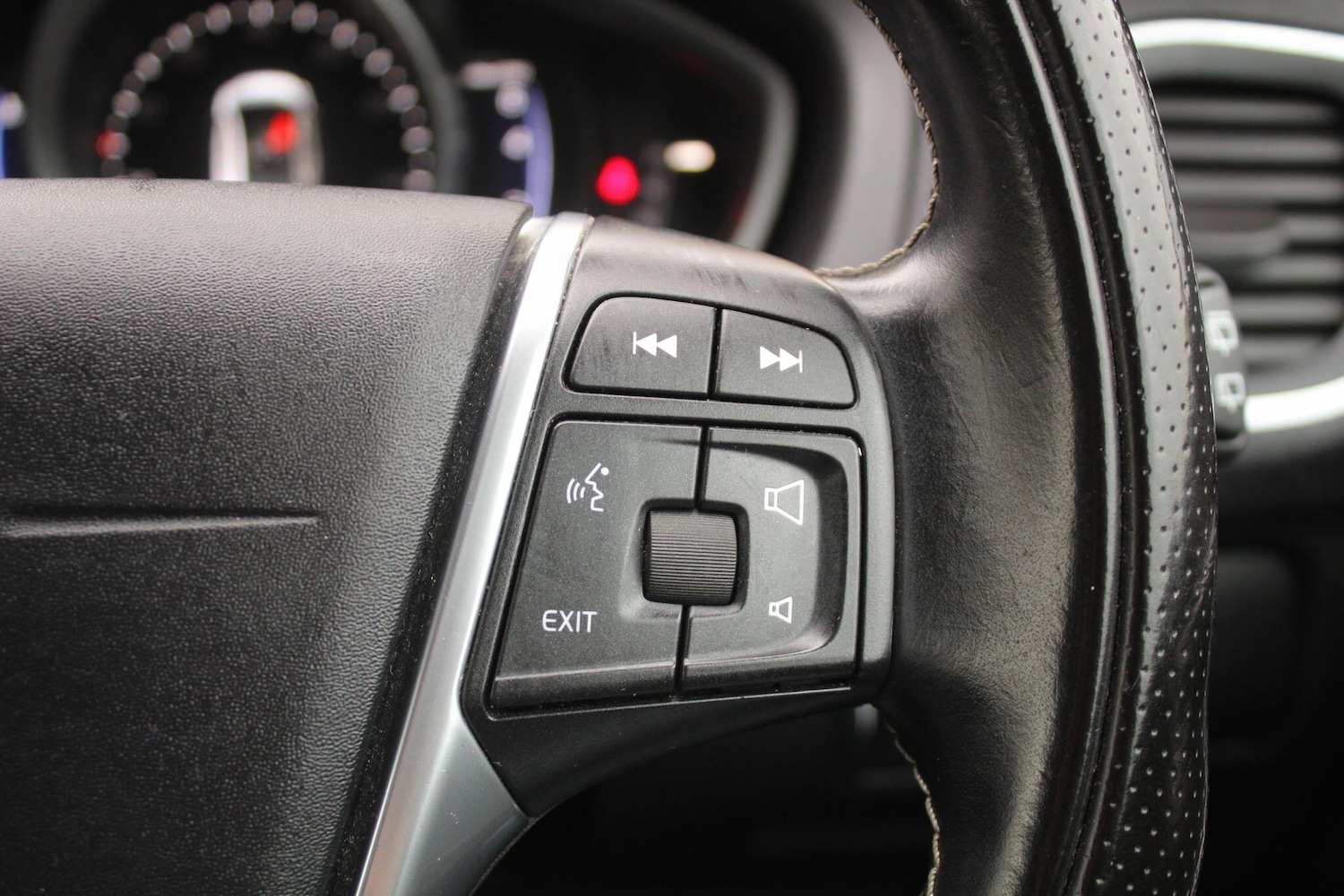 Used Volvo V40 2016 for sale - 76701597: Photo 38