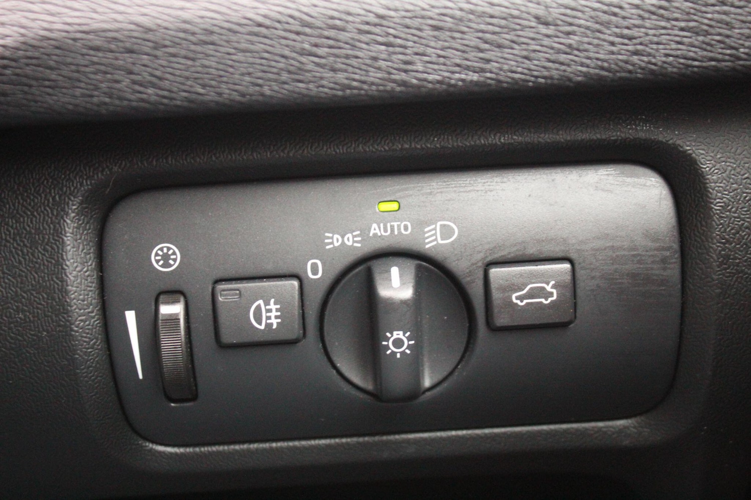 Used Volvo V40 2016 for sale - 76701597: Photo 40