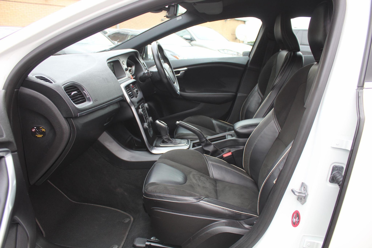 Used Volvo V40 2016 for sale - 76701597: Photo 51