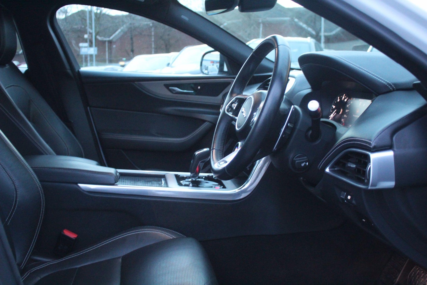 Used Jaguar XE 2019 for sale - 77054084: Photo 27