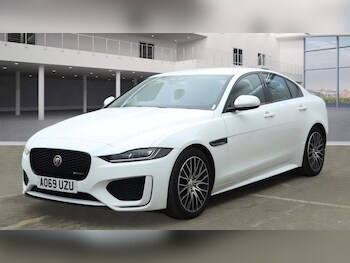 Used Jaguar XE 2019 for sale - 77054084: Photo
