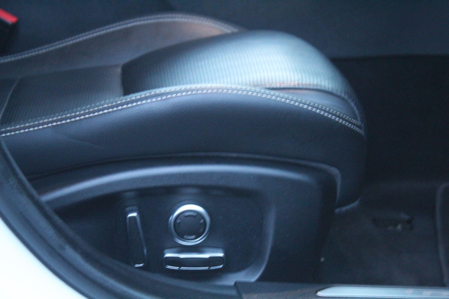 Used Jaguar XE 2019 for sale - 77054084: Photo 33