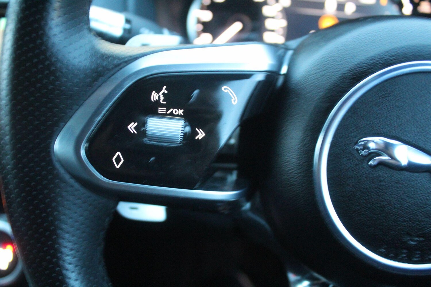 Used Jaguar XE 2019 for sale - 77054084: Photo 34