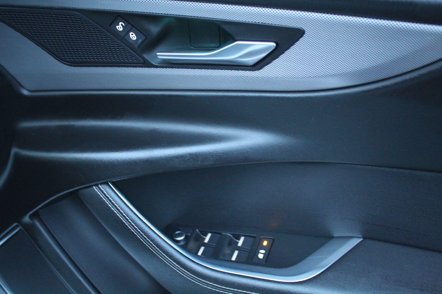 Used Jaguar XE 2019 for sale - 77054084: Photo 36