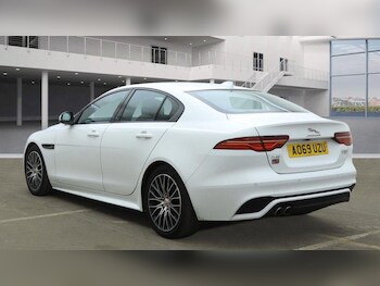Used Jaguar XE 2019 for sale - 77054084: Photo