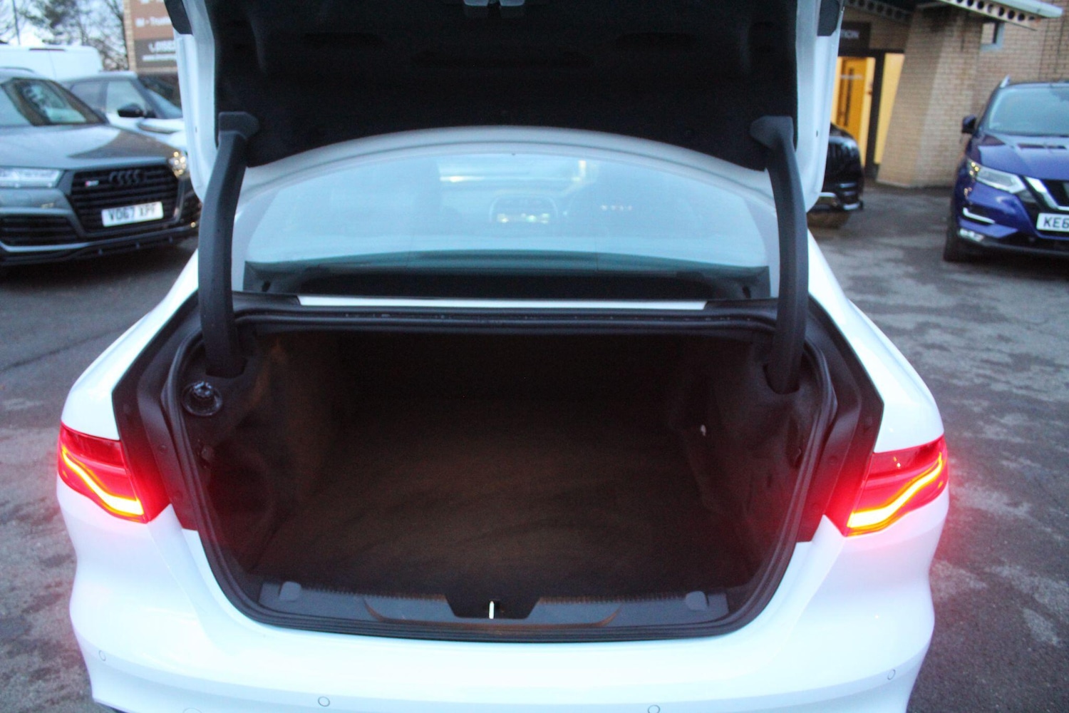 Used Jaguar XE 2019 for sale - 77054084: Photo 45