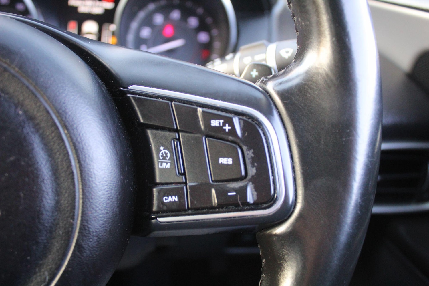 Used Jaguar XE 2015 for sale - 77081875: Photo 19