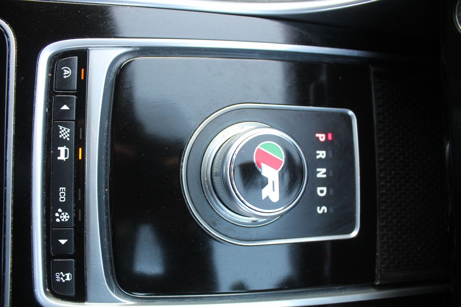 Used Jaguar XE 2015 for sale - 77081875: Photo 24