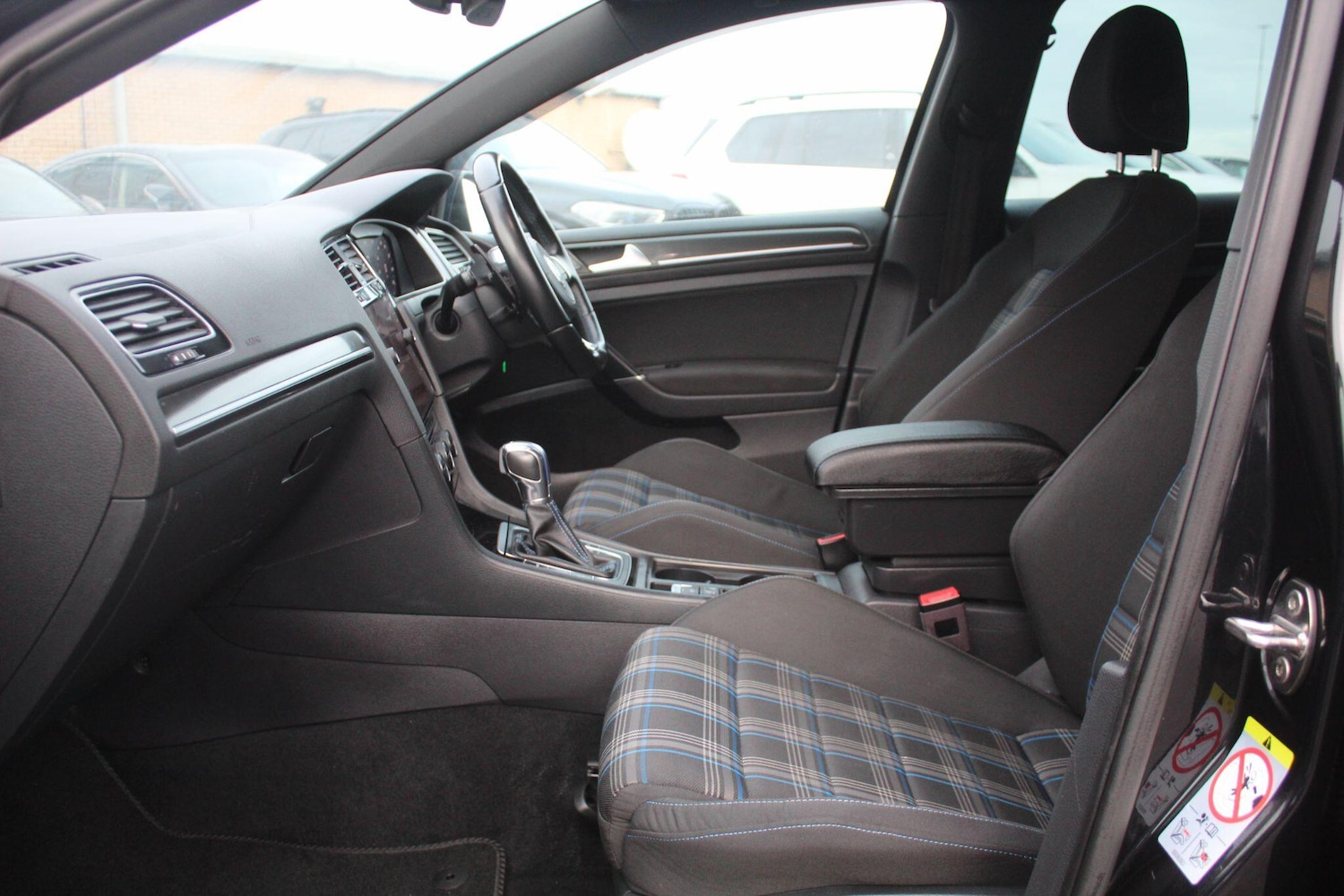 Used Volkswagen Golf 2017 for sale - 76866453: Photo 44