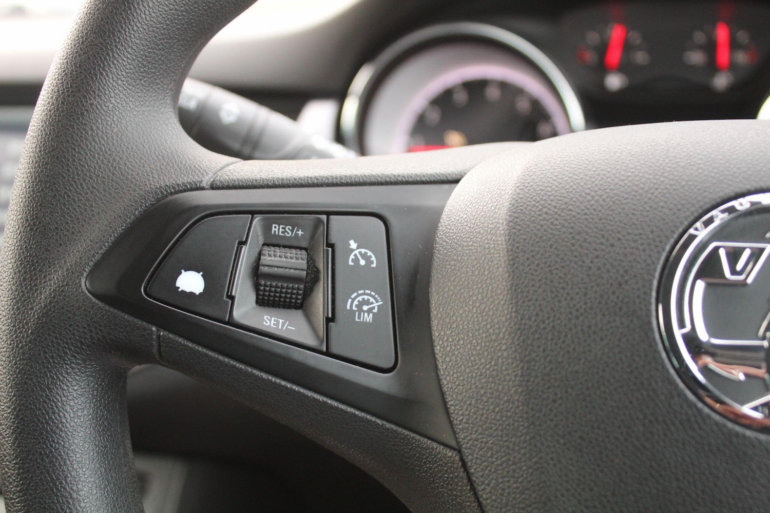 Used Vauxhall Astra 2017 for sale - 76976530: Photo 37