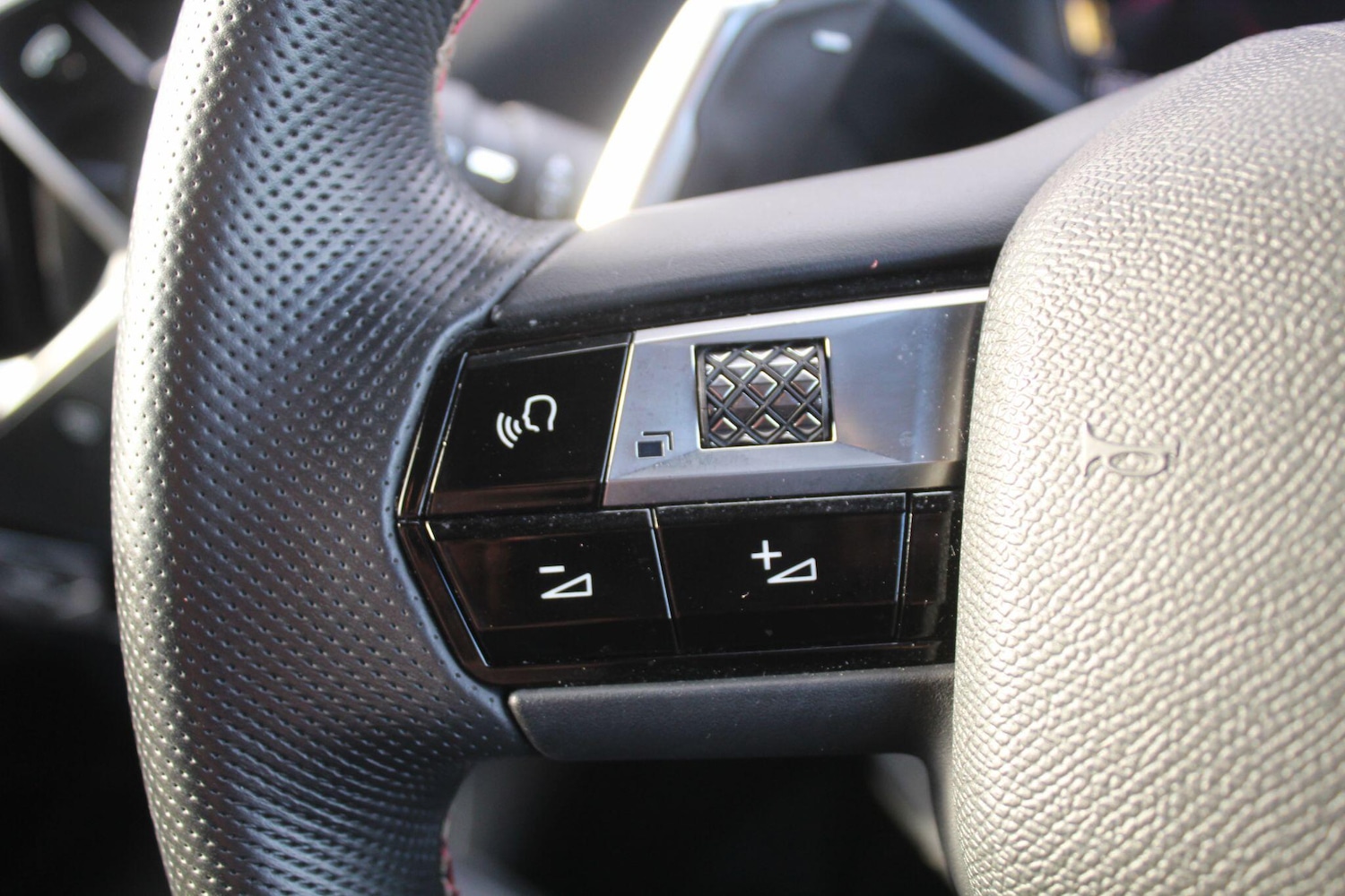 Used DS Automobiles DS 3 Crossback 2021 for sale - 76512763: Photo 32