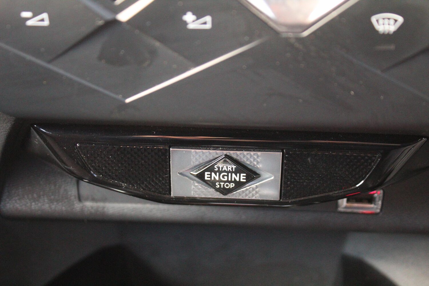 Used DS Automobiles DS 3 Crossback 2021 for sale - 76512763: Photo 33