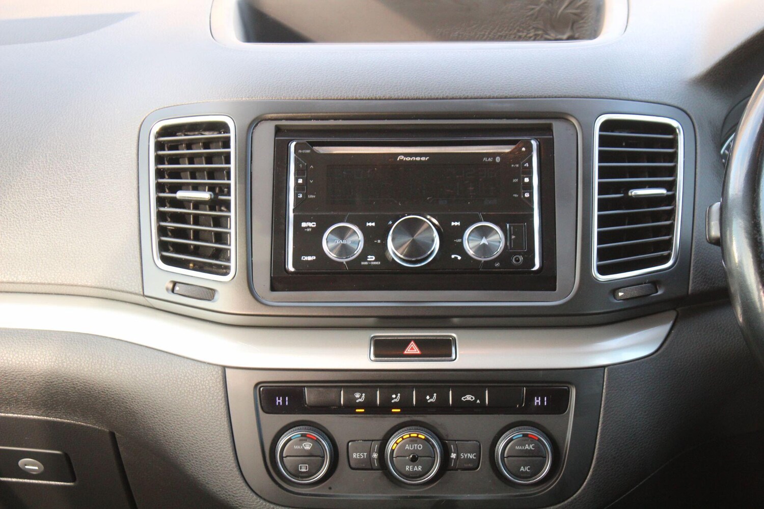 Used Volkswagen Sharan 2017 for sale - 77015809: Photo 35