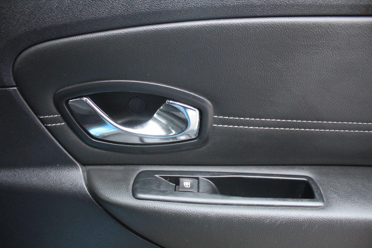 Used Renault Scenic 2013 for sale - 77216281: Photo 19