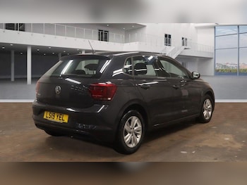 Used Volkswagen Polo 2019 for sale - 76976593: Photo