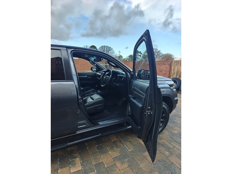 Used Toyota Hilux 2022 for sale - 76848510: Photo 29