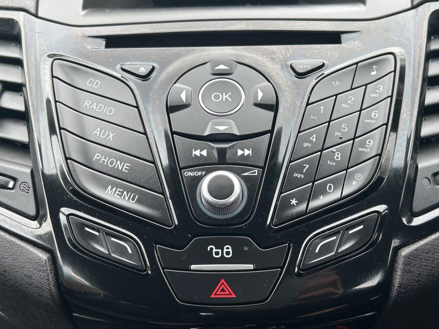 Used Ford Fiesta 2015 for sale - 77909123: Photo 40