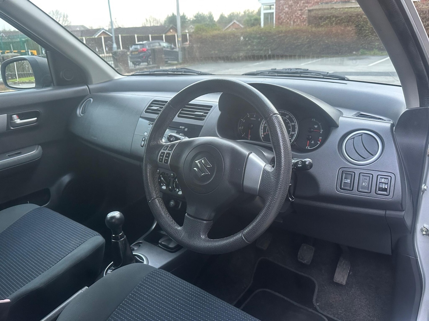 Used Suzuki Swift 2009 for sale - 77637802: Photo 28