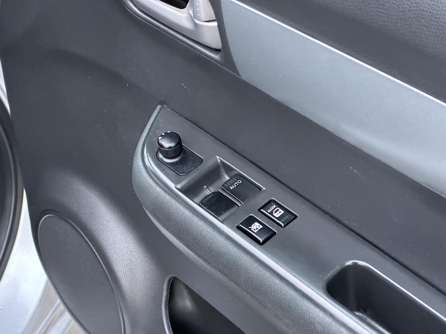 Used Suzuki Swift 2009 for sale - 77637802: Photo 40