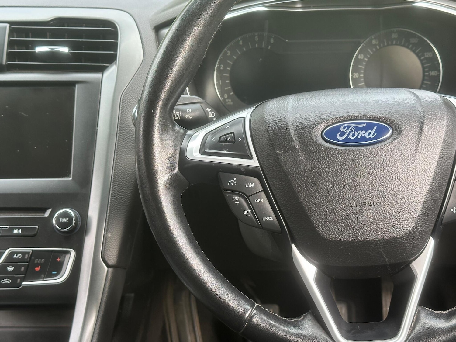 Used Ford Mondeo 2015 for sale - 76472104: Photo 33