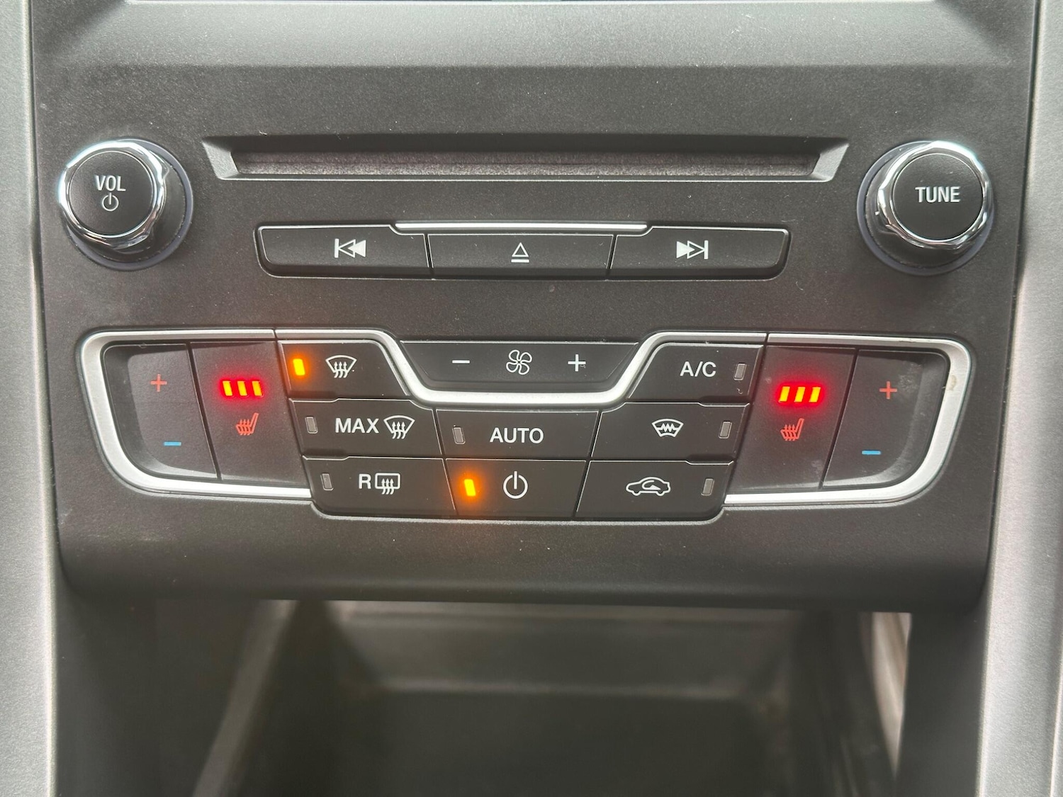 Used Ford Mondeo 2015 for sale - 76472104: Photo 46