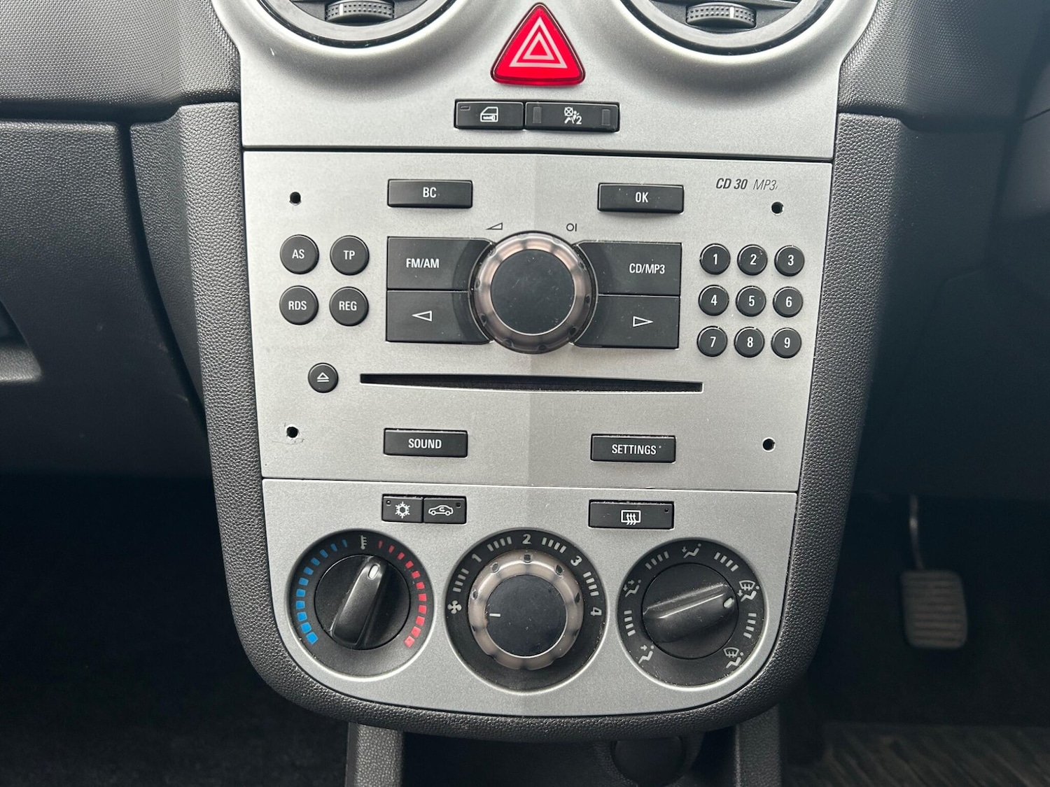 Used Vauxhall Corsa 2011 for sale - 77892670: Photo 33