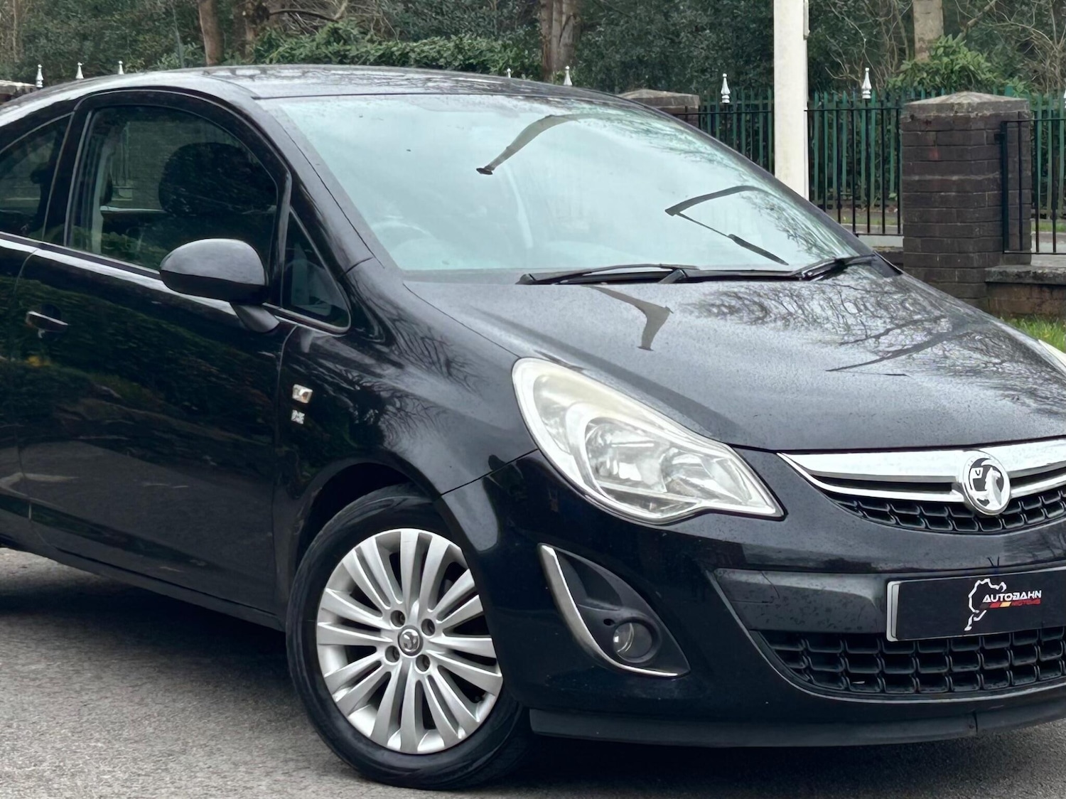 Used Vauxhall Corsa 2011 for sale - 77892670: Photo 4
