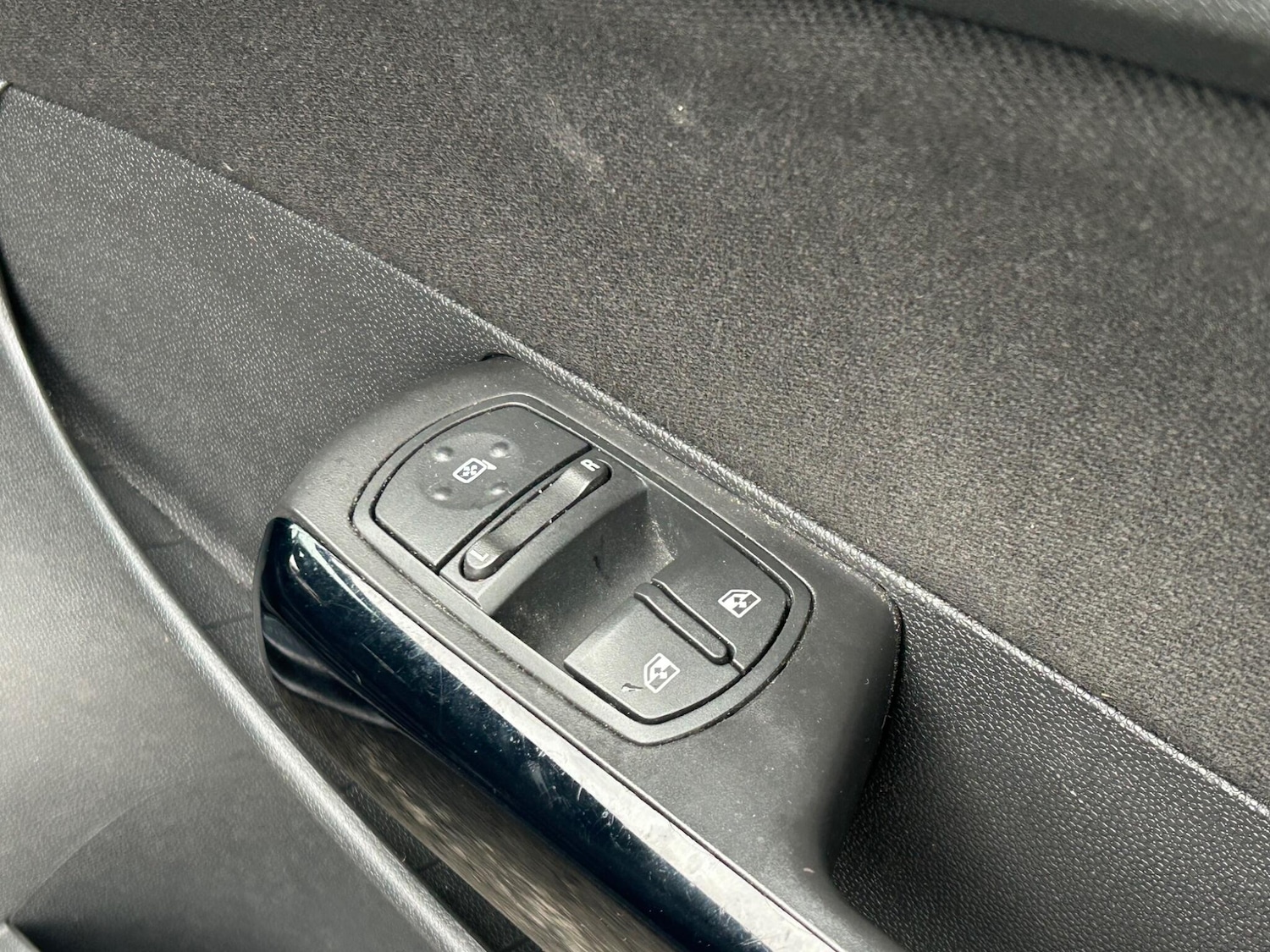 Used Vauxhall Corsa 2011 for sale - 77892670: Photo 40