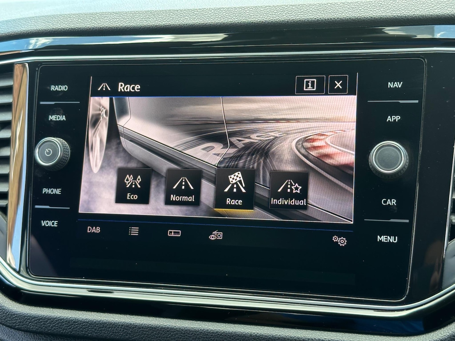 Used Volkswagen T-Roc 2020 for sale - 76607725: Photo 48