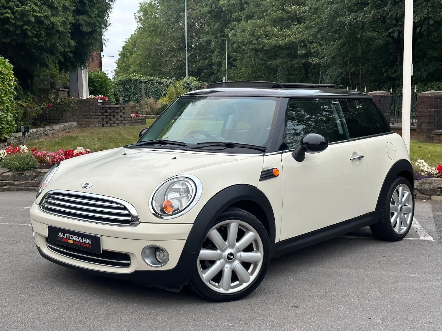 Used MINI Hatch 2010 for sale - 76239652: Photo 1