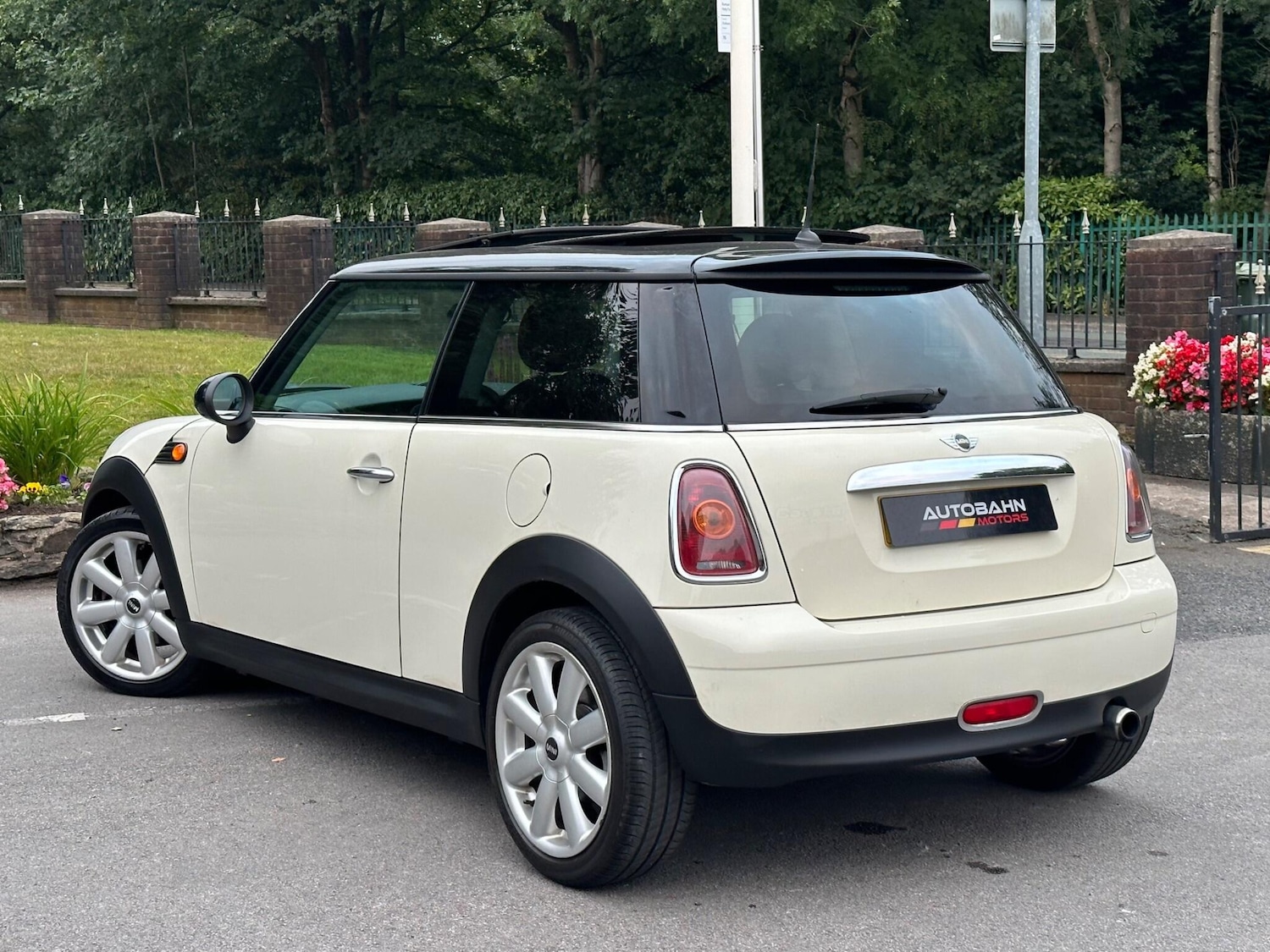 Used MINI Hatch 2010 for sale - 76239652: Photo 12