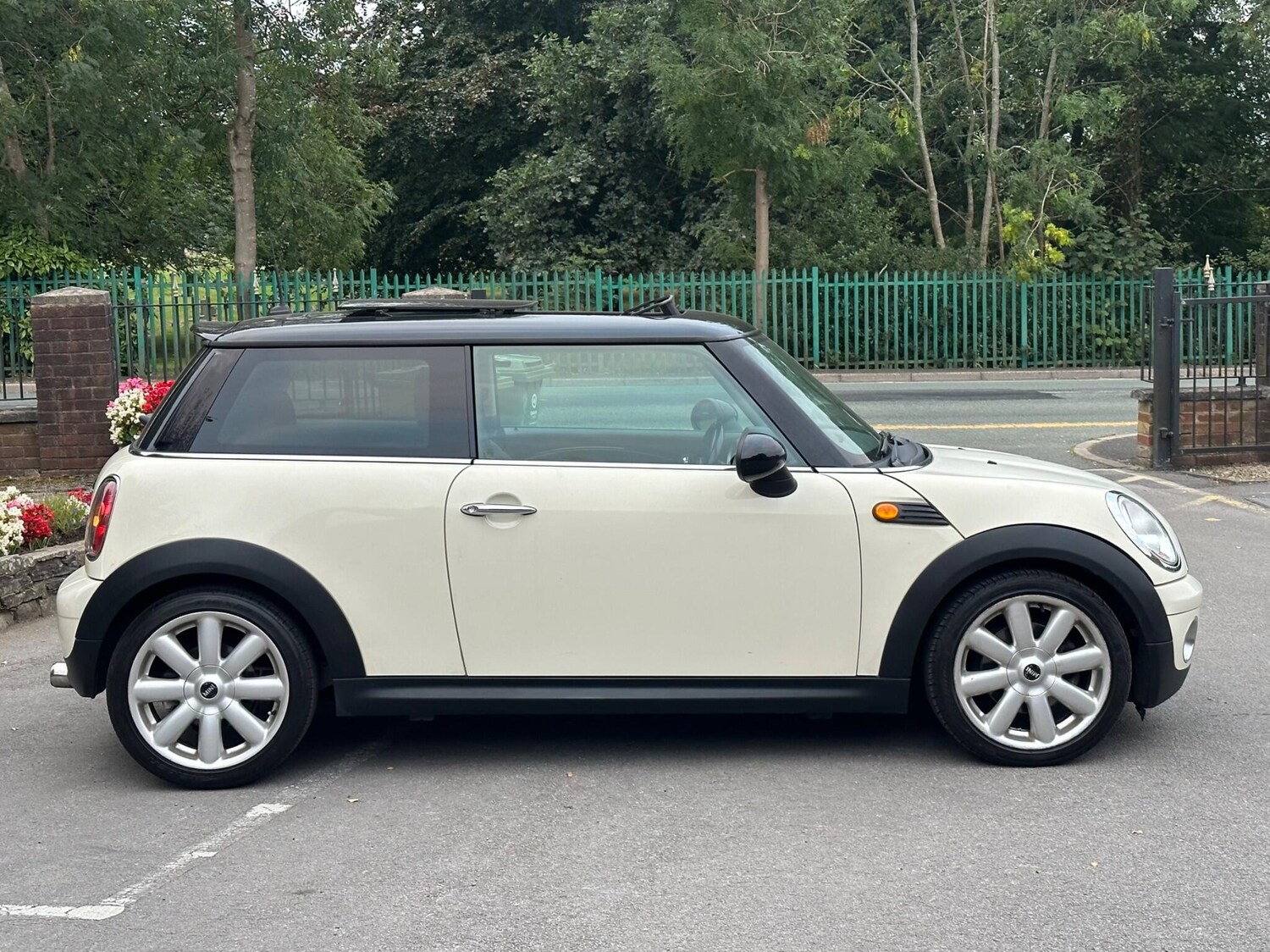 Used MINI Hatch 2010 for sale - 76239652: Photo 21