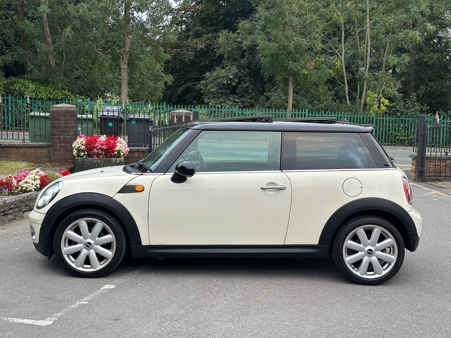 Used MINI Hatch 2010 for sale - 76239652: Photo 25