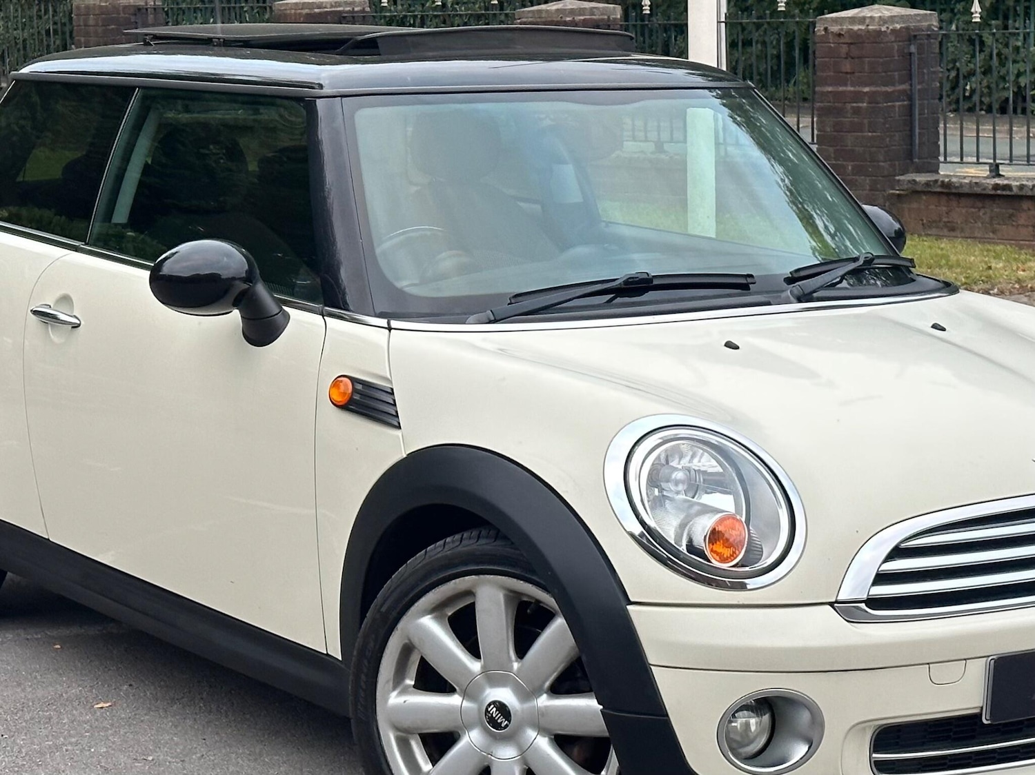 Used MINI Hatch 2010 for sale - 76239652: Photo 8