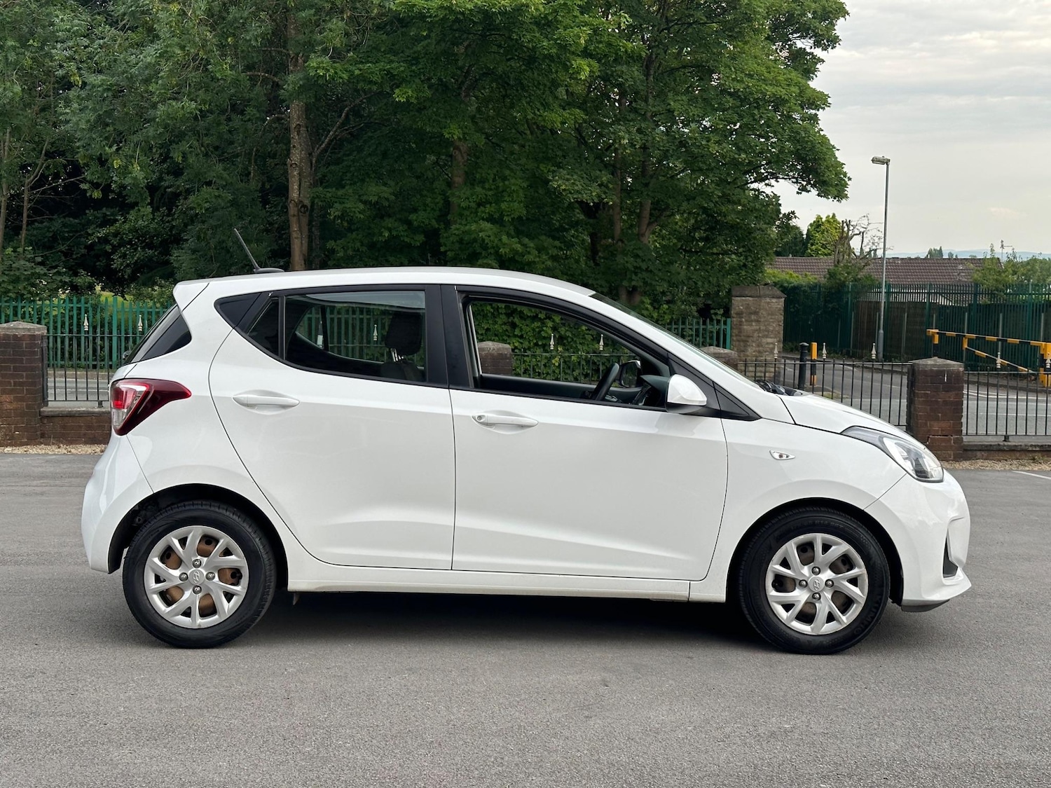 Used Hyundai i10 2017 for sale - 77131772: Photo 14