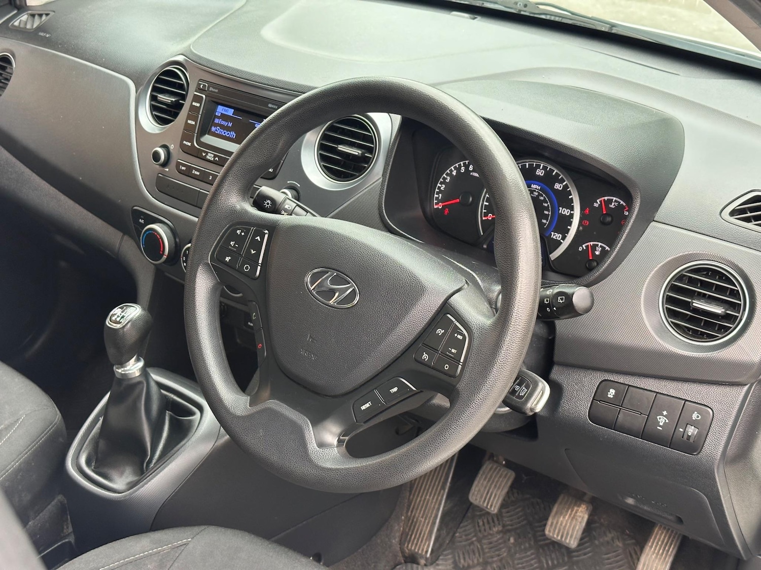 Used Hyundai i10 2017 for sale - 77131772: Photo 26