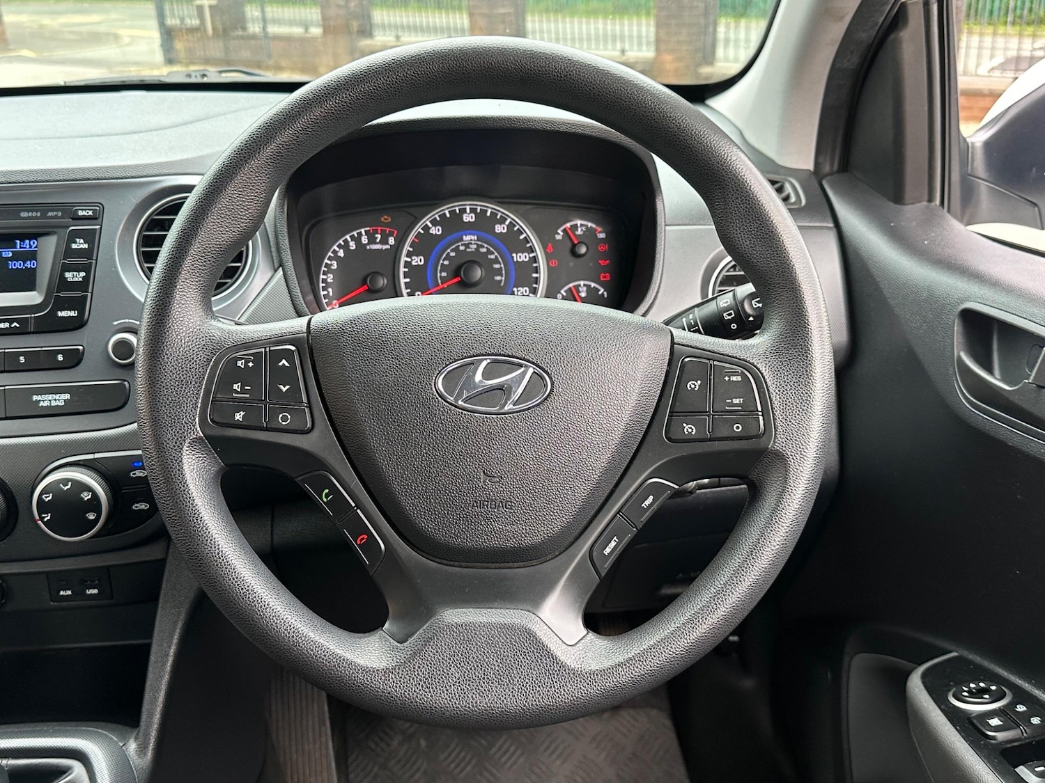 Used Hyundai i10 2017 for sale - 77131772: Photo 28